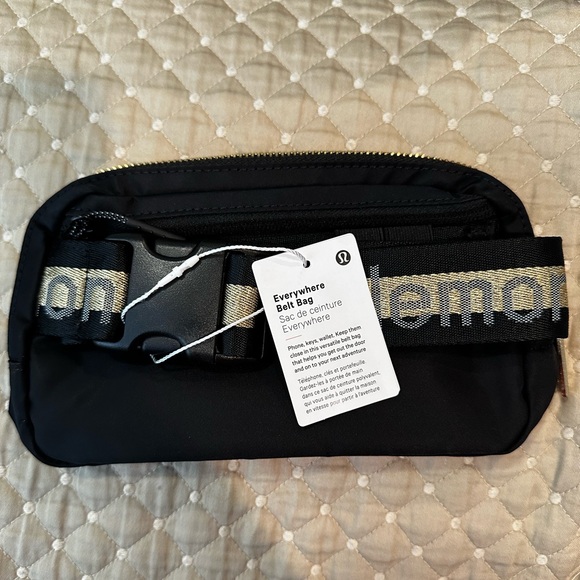 LULULEMON Everywhere Belt Bag 1LWordmark - Colour Black/Gold/White Opal - OS - Picture 6 of 7